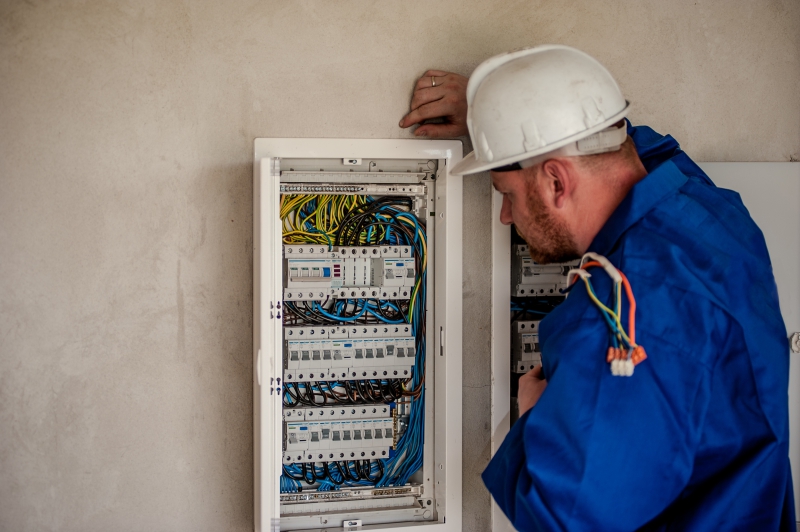 electricite-AMPUS-min_electrician-2755683